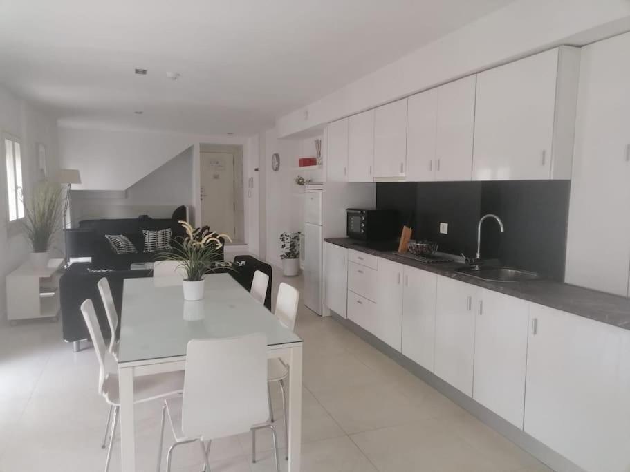 Appartamento Spacious Loft / Literally At The Foot Of Alhambra Granada Esterno foto