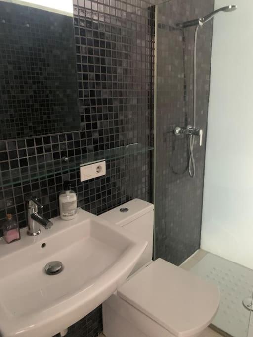 Appartamento Spacious Loft / Literally At The Foot Of Alhambra Granada Esterno foto